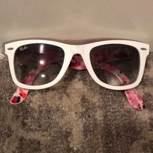NWOT White Ray Ban Wayfairs